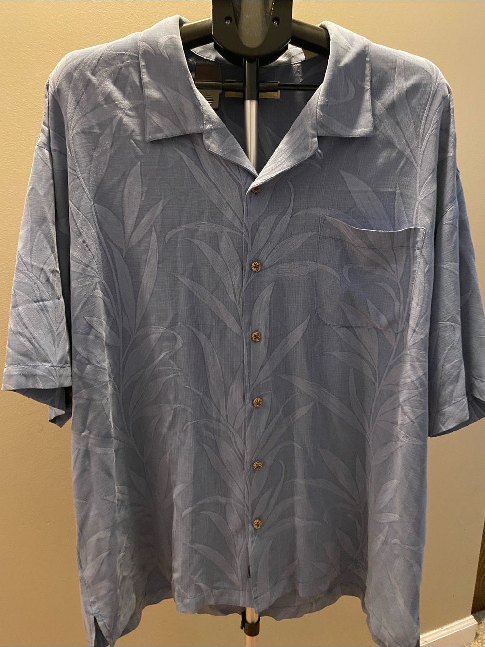 Tommy Bahama resort wear 100% silk Mens button up XXL blue